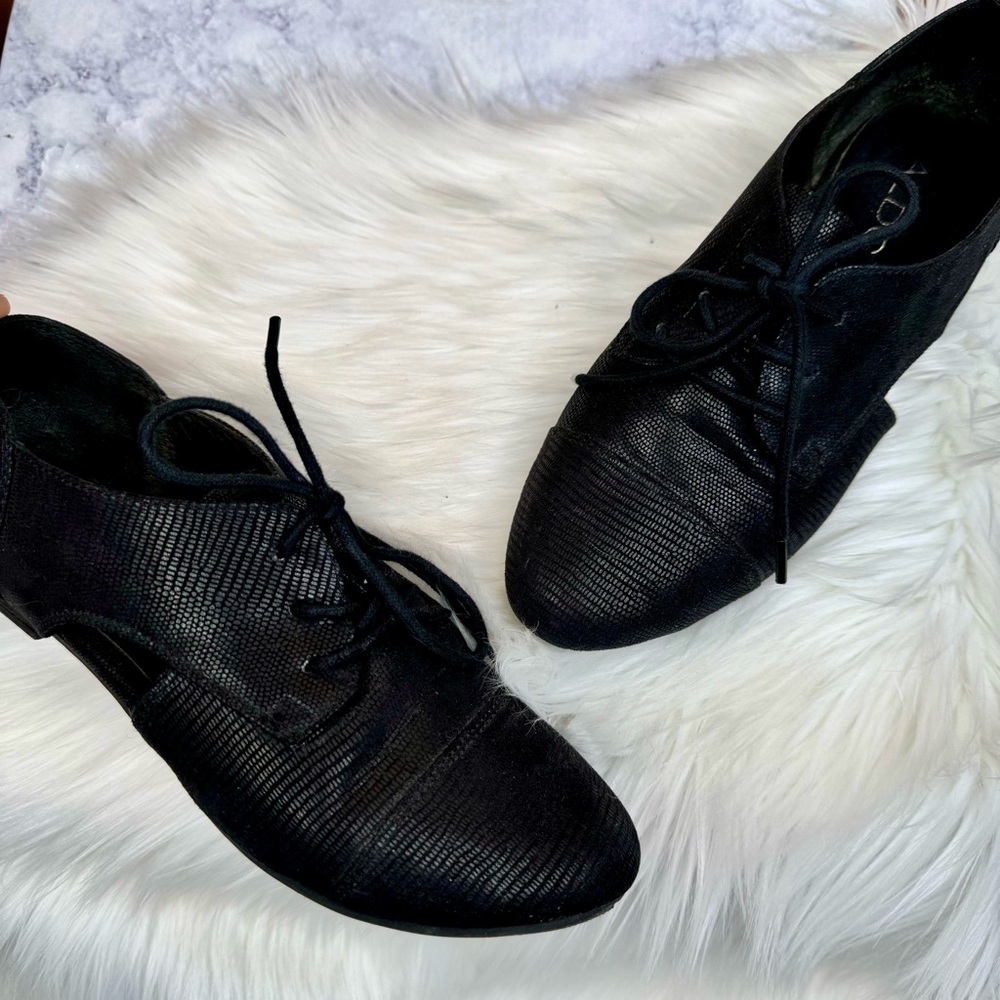 { Aldo } : “Sarantos” Cutout Tuxedo Shoes in Black